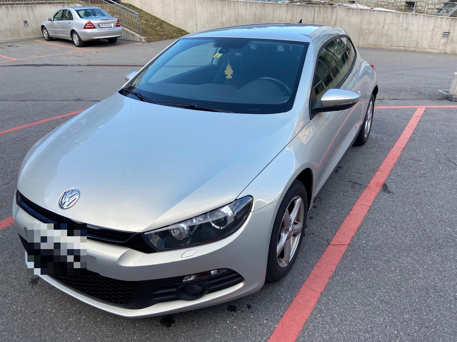 VW Scirocco 1.4 TSI gris argent, vue avant trois-quarts